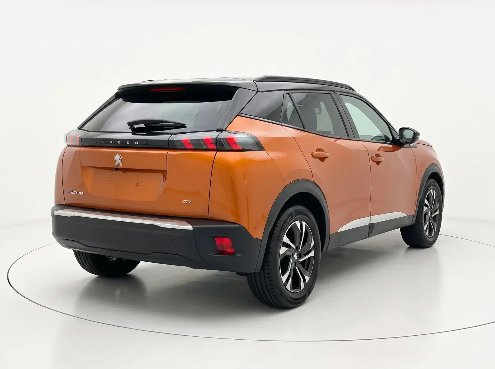 Orange Peugeot e-2008 fra 2022