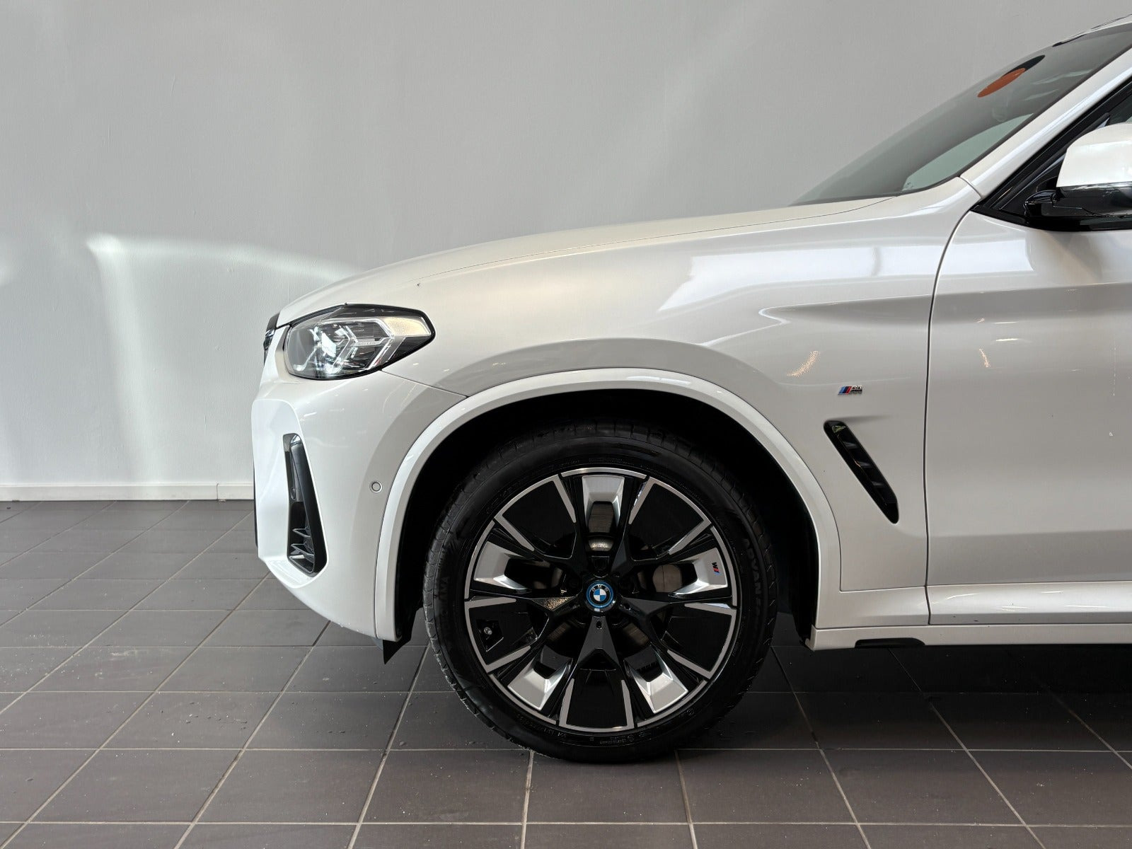 Hvid BMW iX3 fra 2022