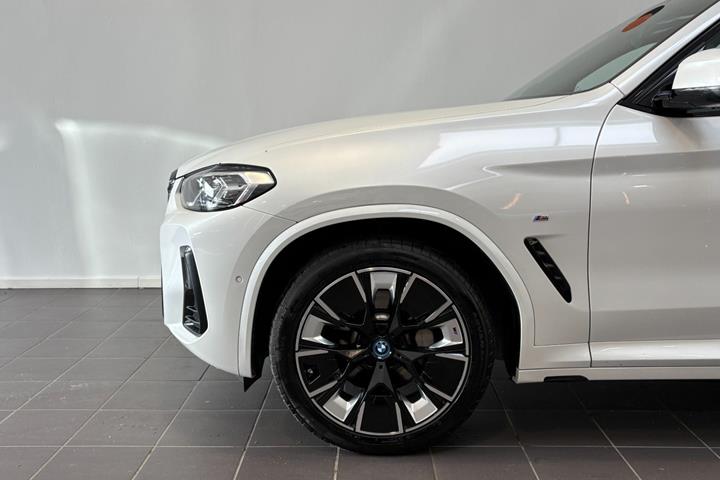 Hvid BMW iX3 fra 2022