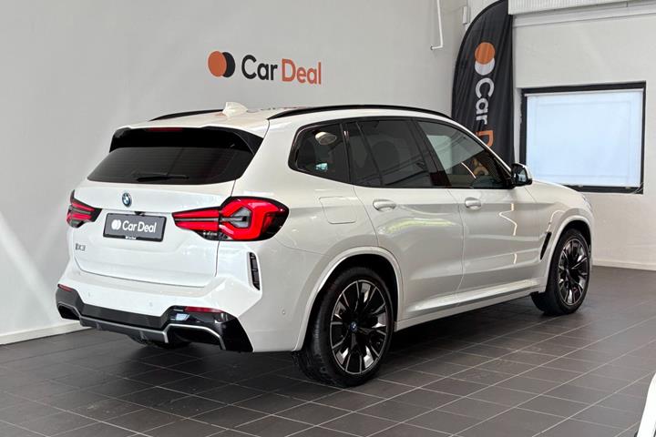 Hvid BMW iX3 fra 2022