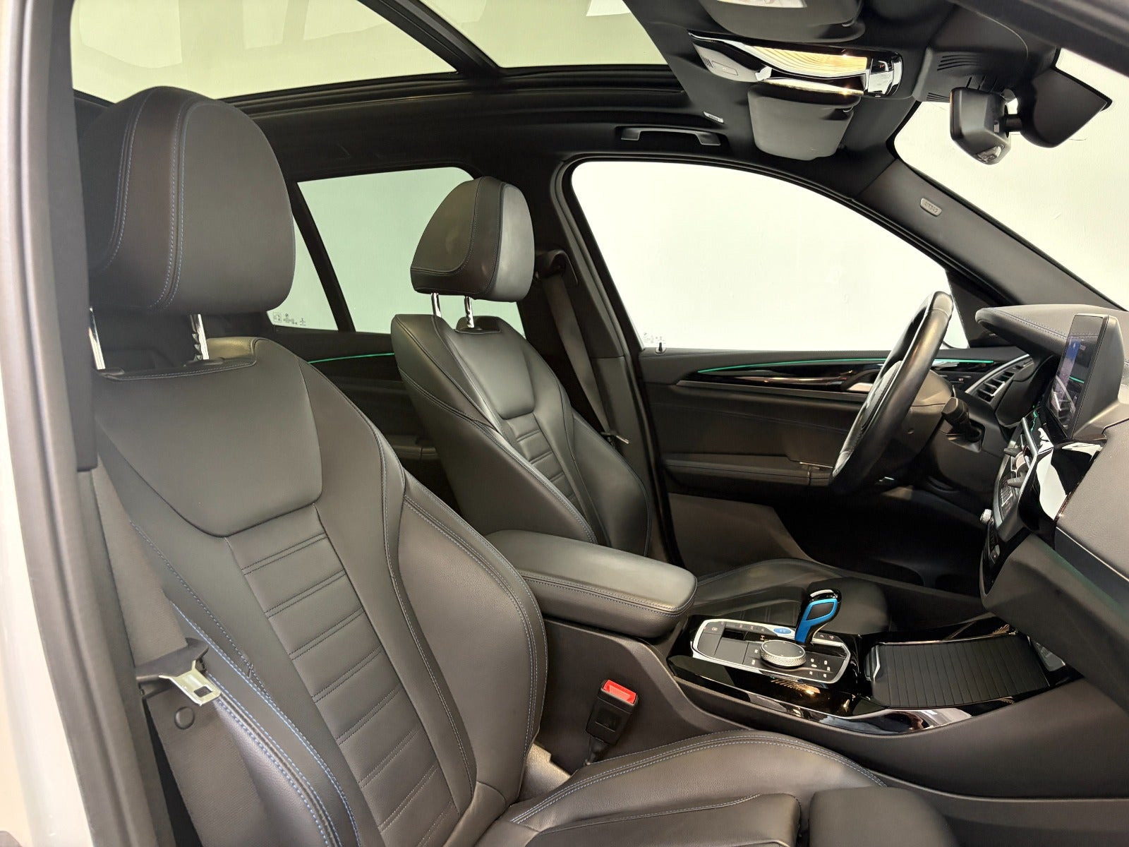Hvid BMW iX3 fra 2022
