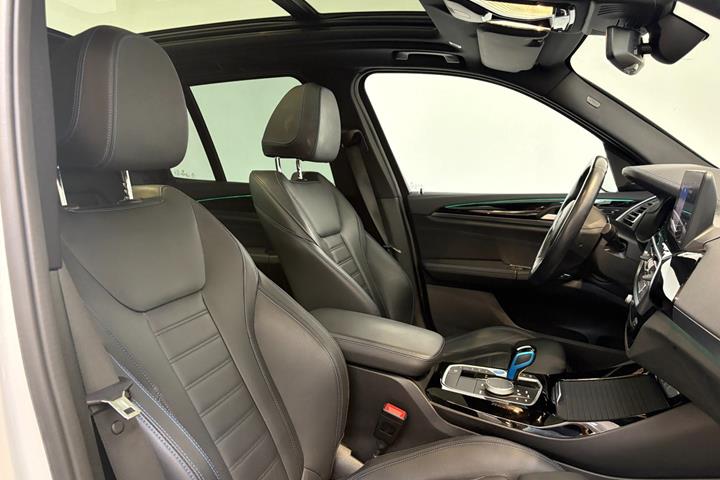 Hvid BMW iX3 fra 2022