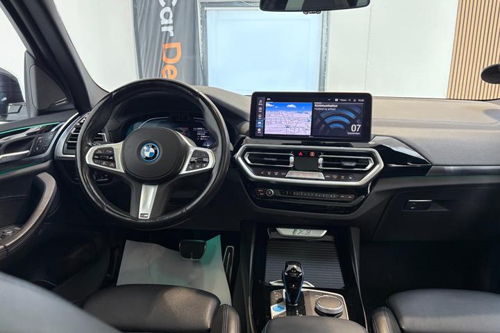 Hvid BMW iX3 fra 2022