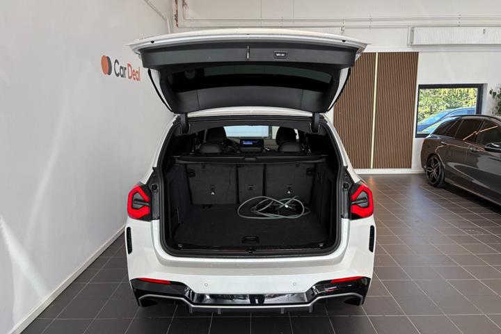 Hvid BMW iX3 fra 2022