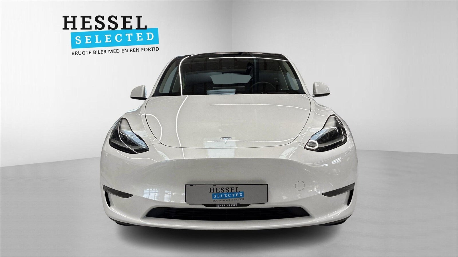 Hvid Tesla Model Y fra 2023