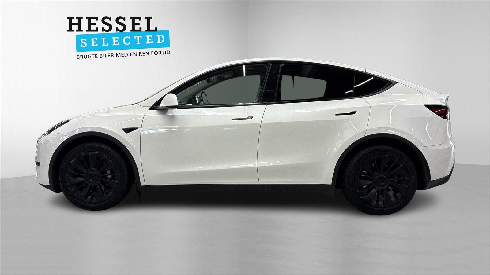 Hvid Tesla Model Y fra 2023