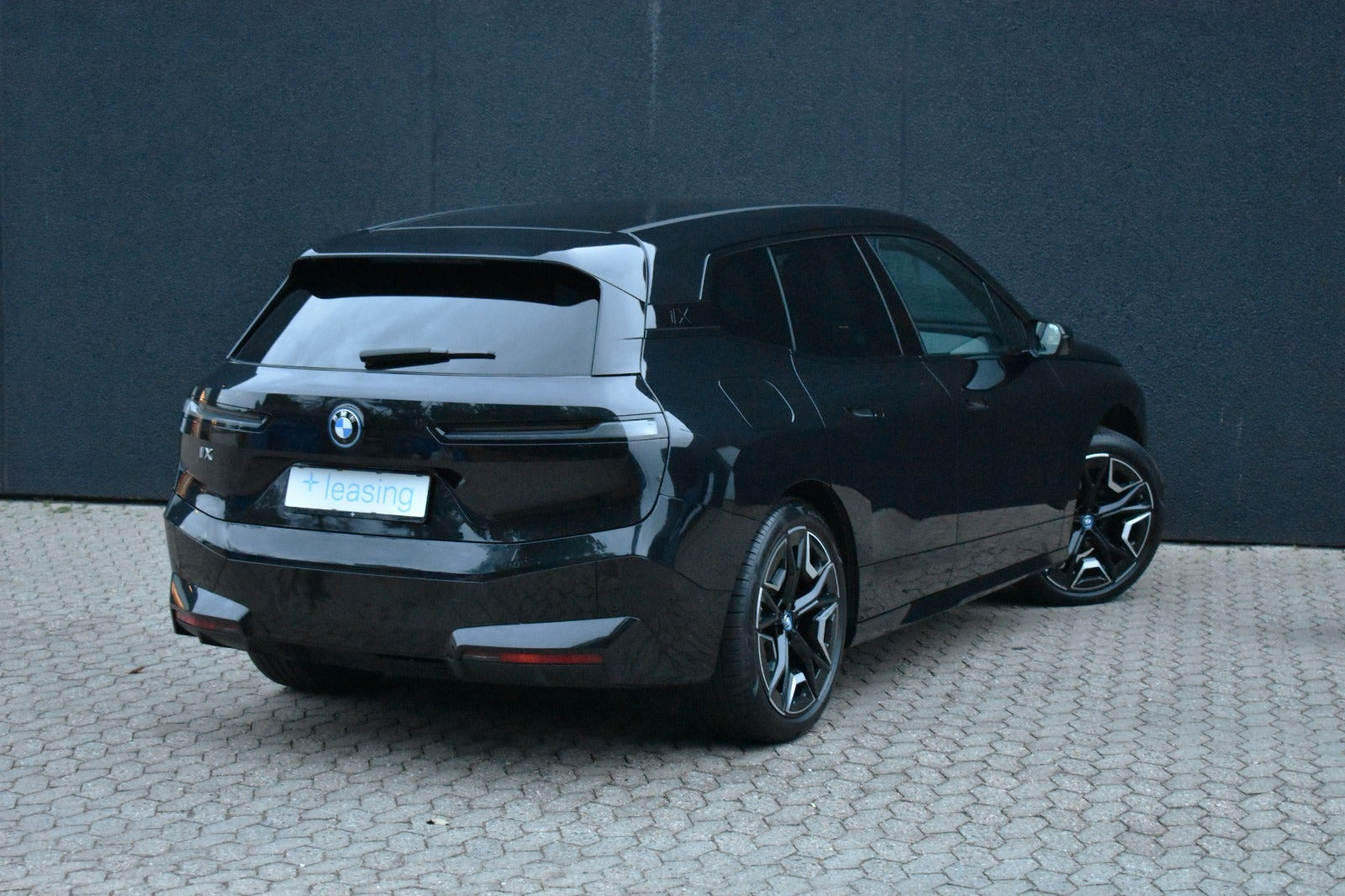 Sort BMW iX fra 2023