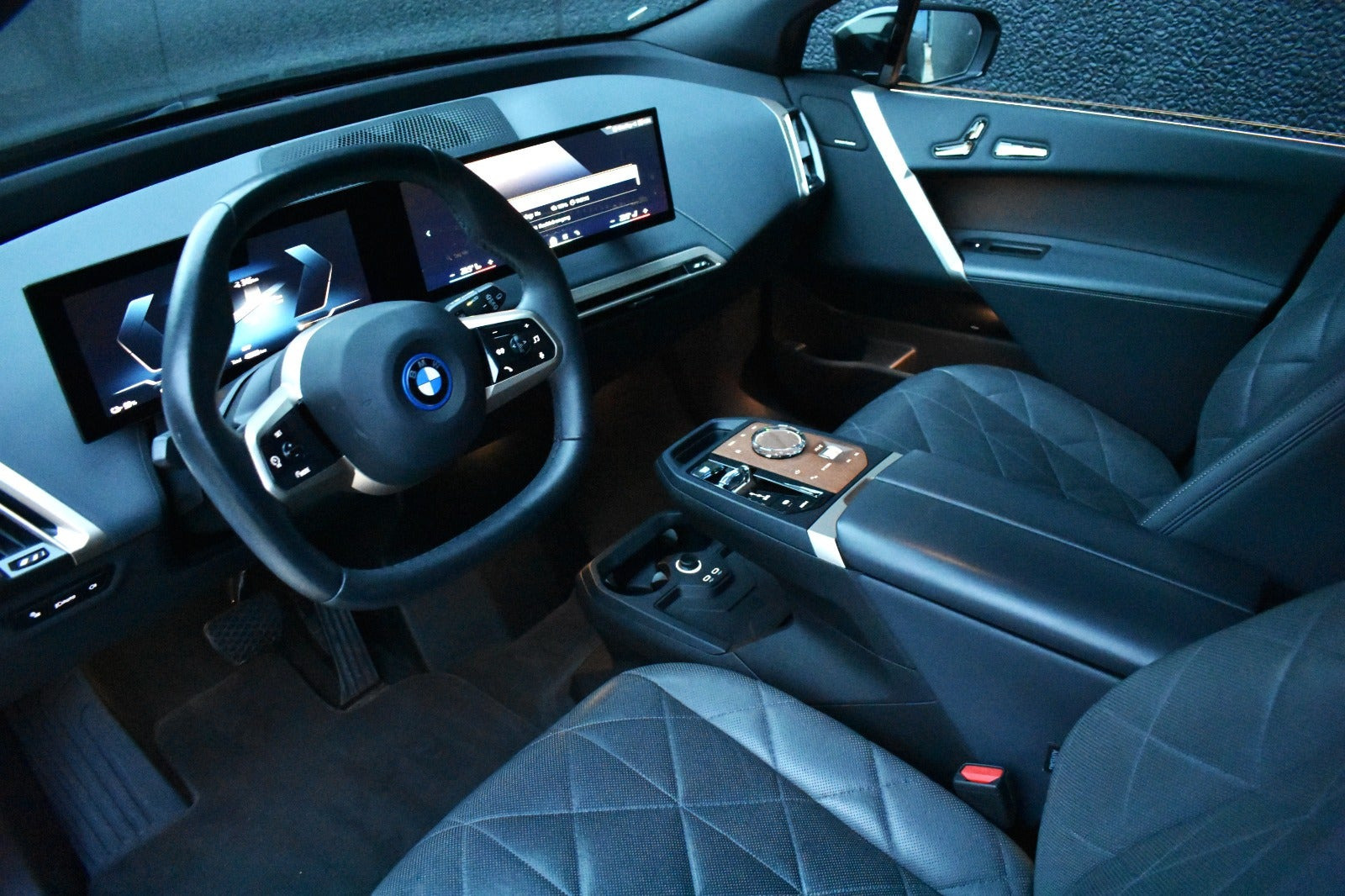 Sort BMW iX fra 2023