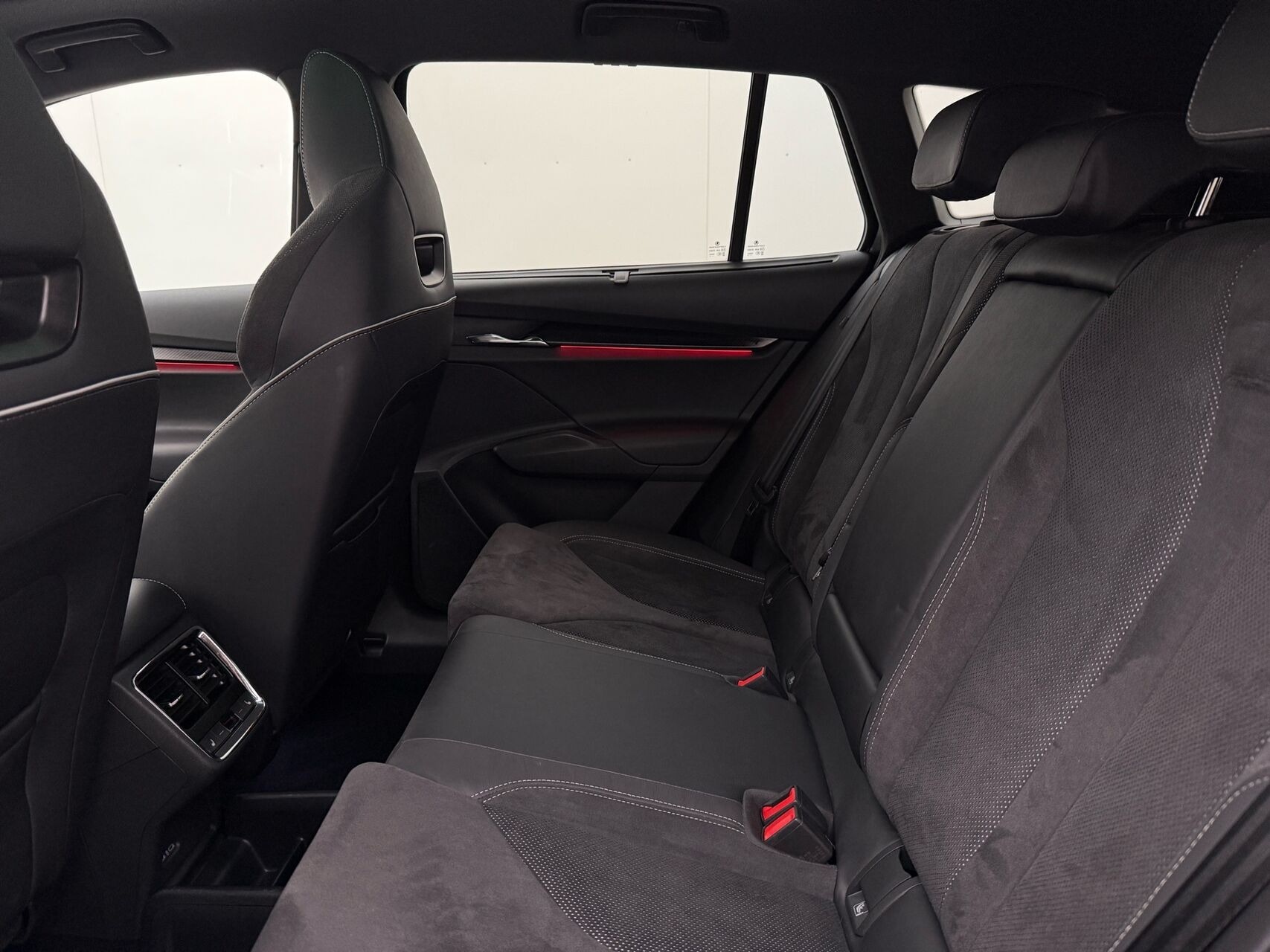 Sort Skoda Enyaq fra 2023