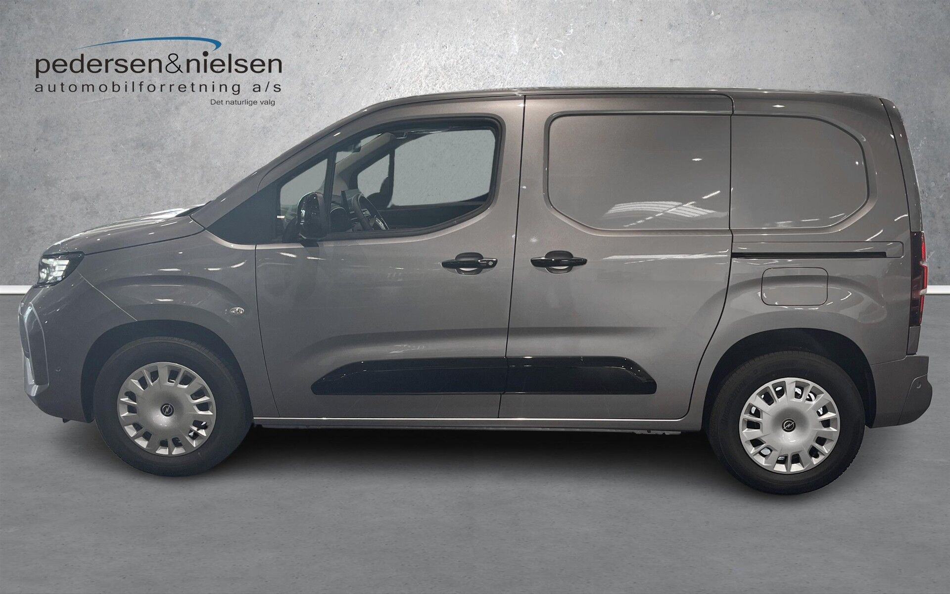 Grå Opel Combo-e fra 2026