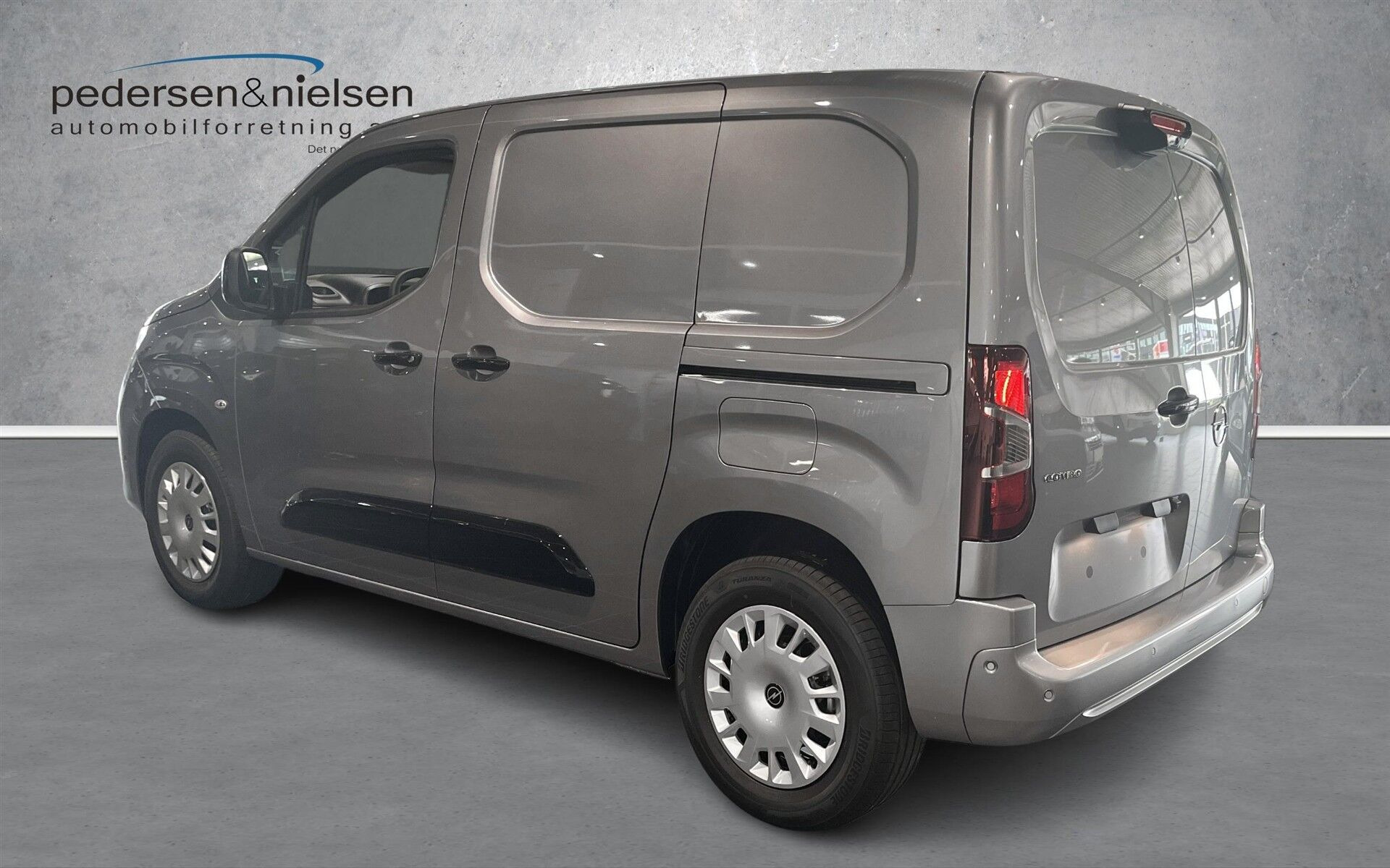 Grå Opel Combo-e fra 2026
