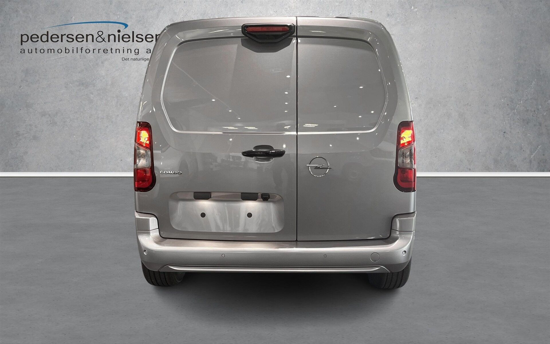 Grå Opel Combo-e fra 2026
