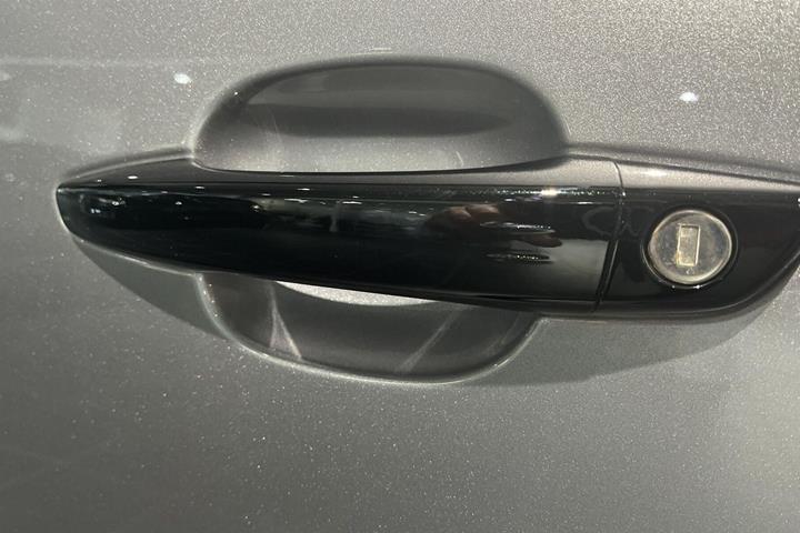 Grå Opel Combo-e fra 2026