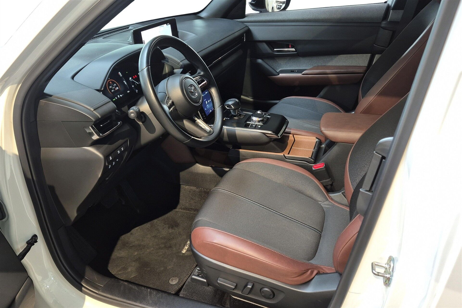 Hvid Mazda MX-30 fra 2023