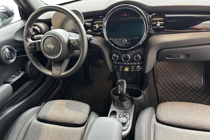 Sølv Mini Cooper fra 2023