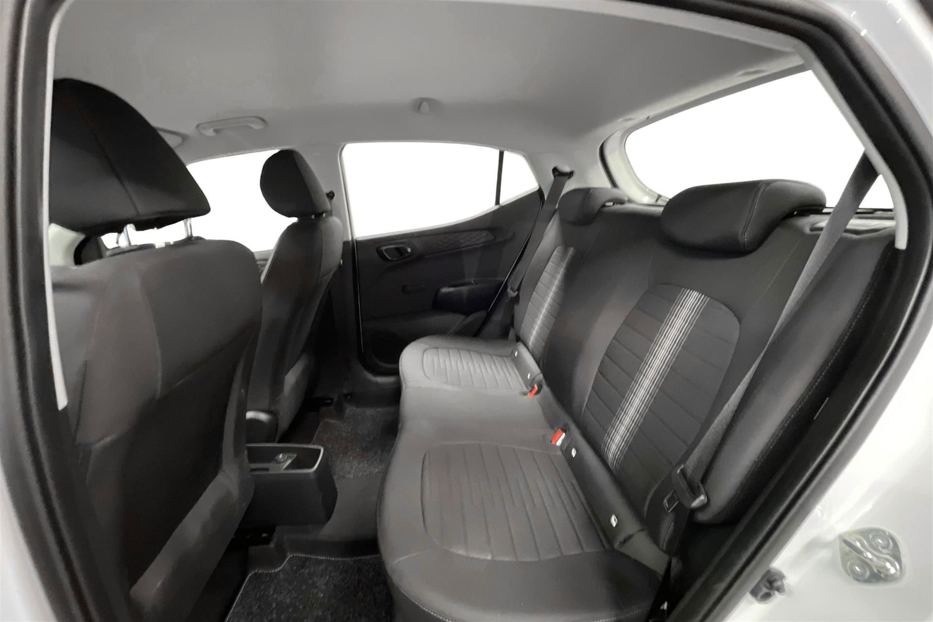 Hvid Hyundai i10 fra 2024