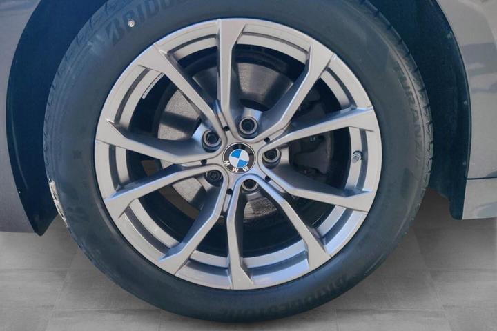 Grå BMW 320i fra 2020