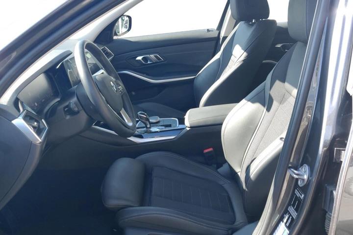 Grå BMW 320i fra 2020