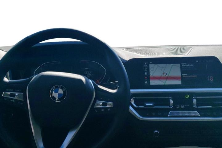 Grå BMW 320i fra 2020