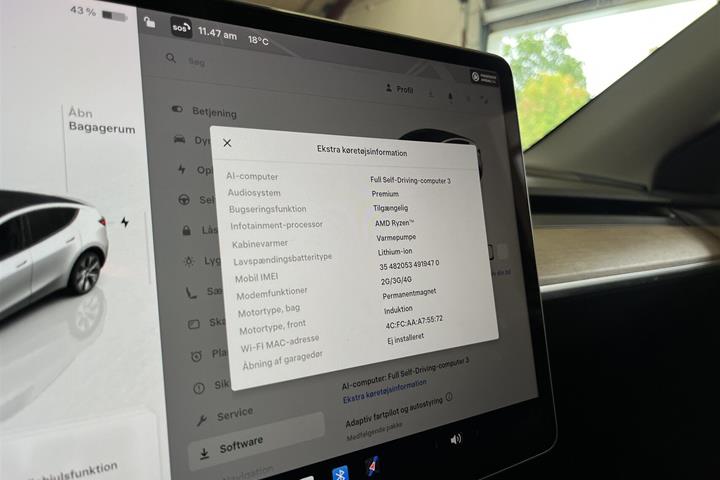 Hvid Tesla Model Y fra 2023