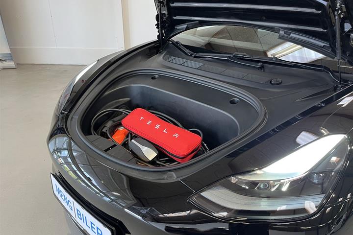 Sort Tesla Model 3 fra 2023