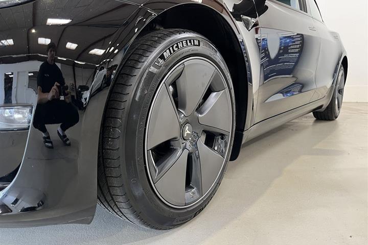 Sort Tesla Model 3 fra 2023