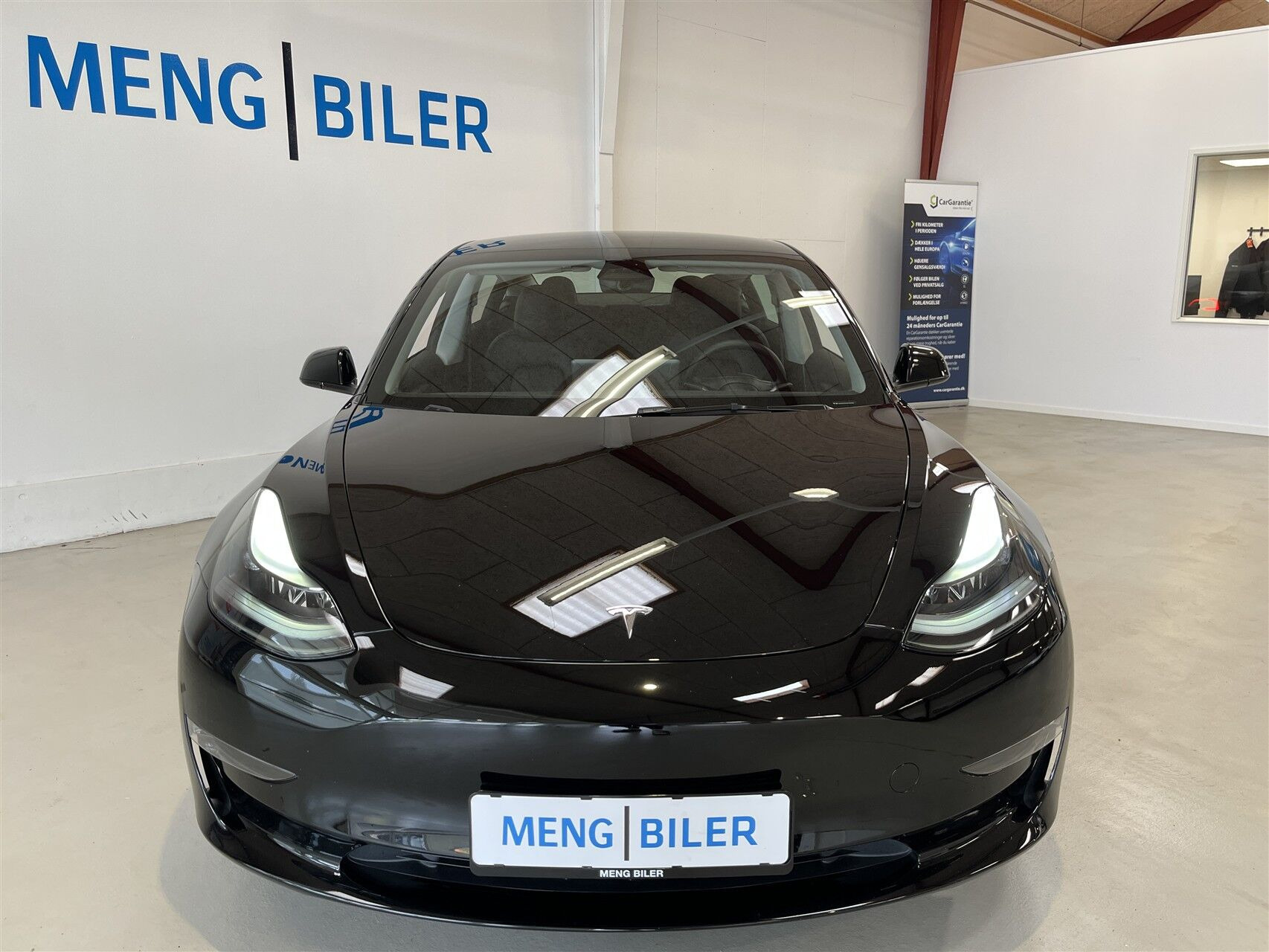 Sort Tesla Model 3 fra 2023