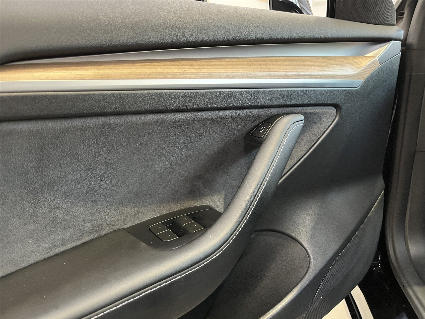 Sort Tesla Model 3 fra 2023