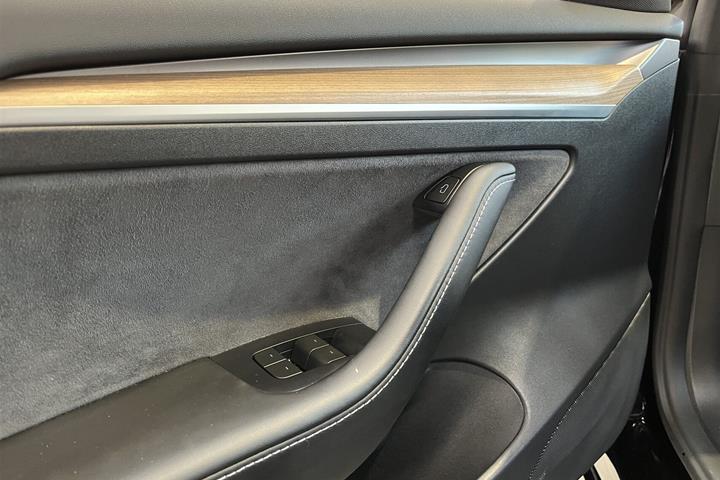 Sort Tesla Model 3 fra 2023
