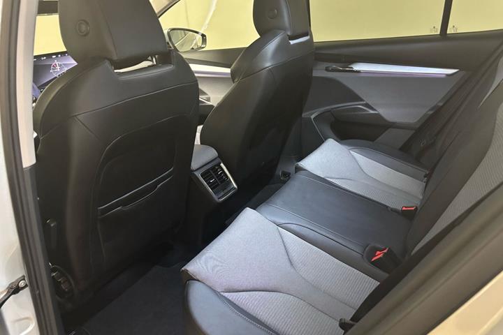Sølv Skoda Enyaq fra 2023