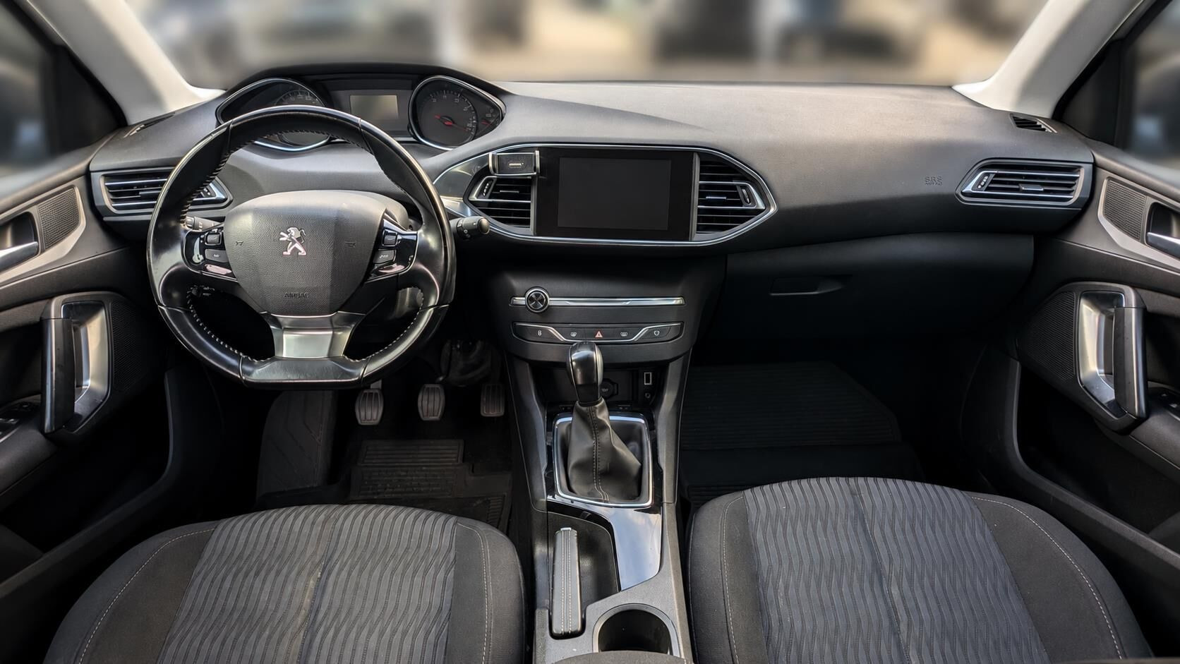 Grå Peugeot 308 fra 2016