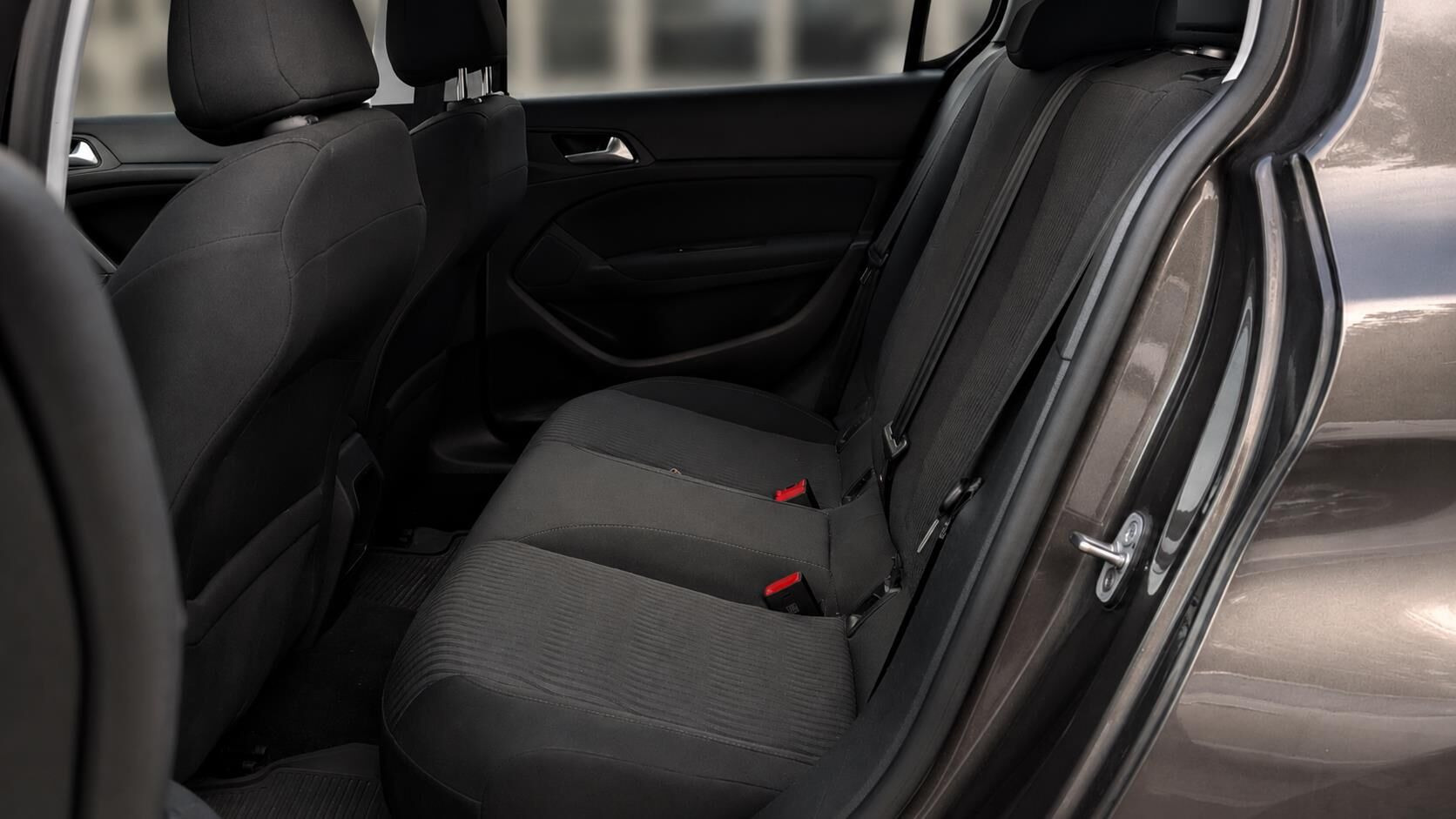 Grå Peugeot 308 fra 2016