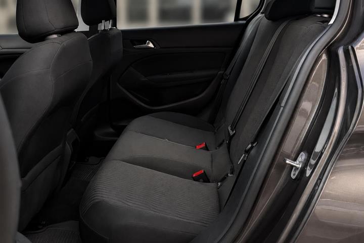Grå Peugeot 308 fra 2016