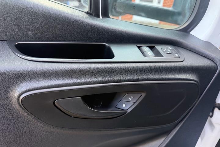Hvid Mercedes Sprinter fra 2020