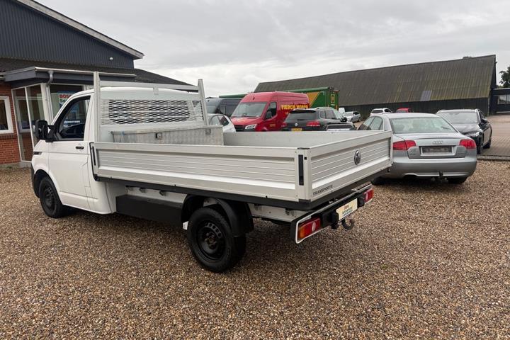 Hvid VW Transporter fra 2022