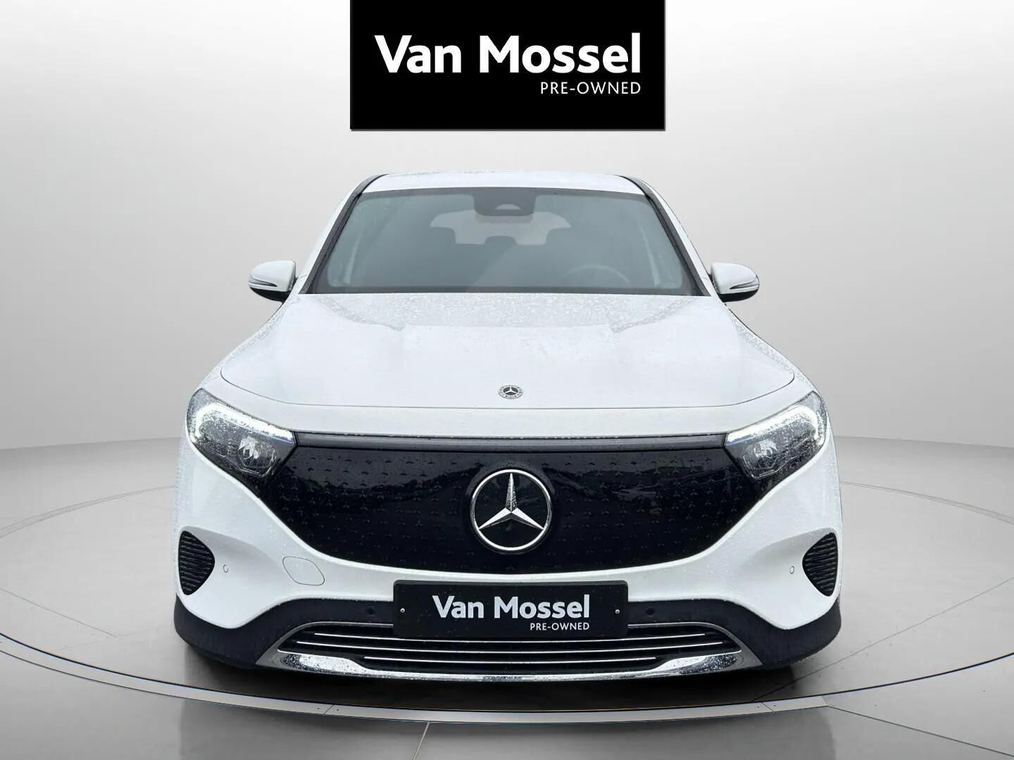 Hvid Mercedes EQB250+ fra 2025