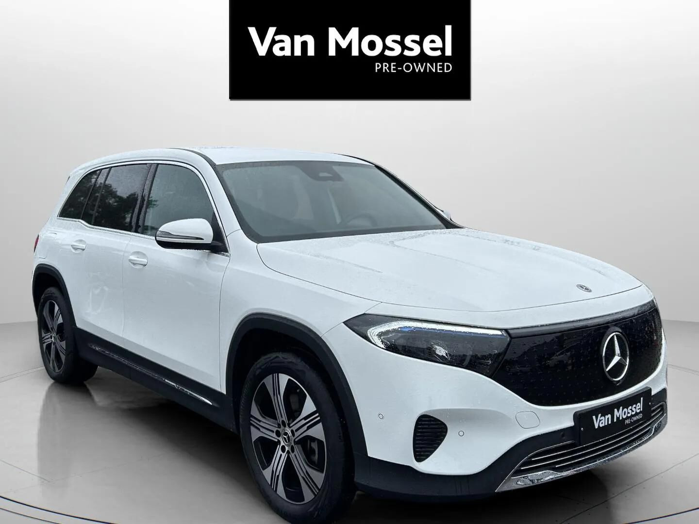 Hvid Mercedes EQB250+ fra 2025