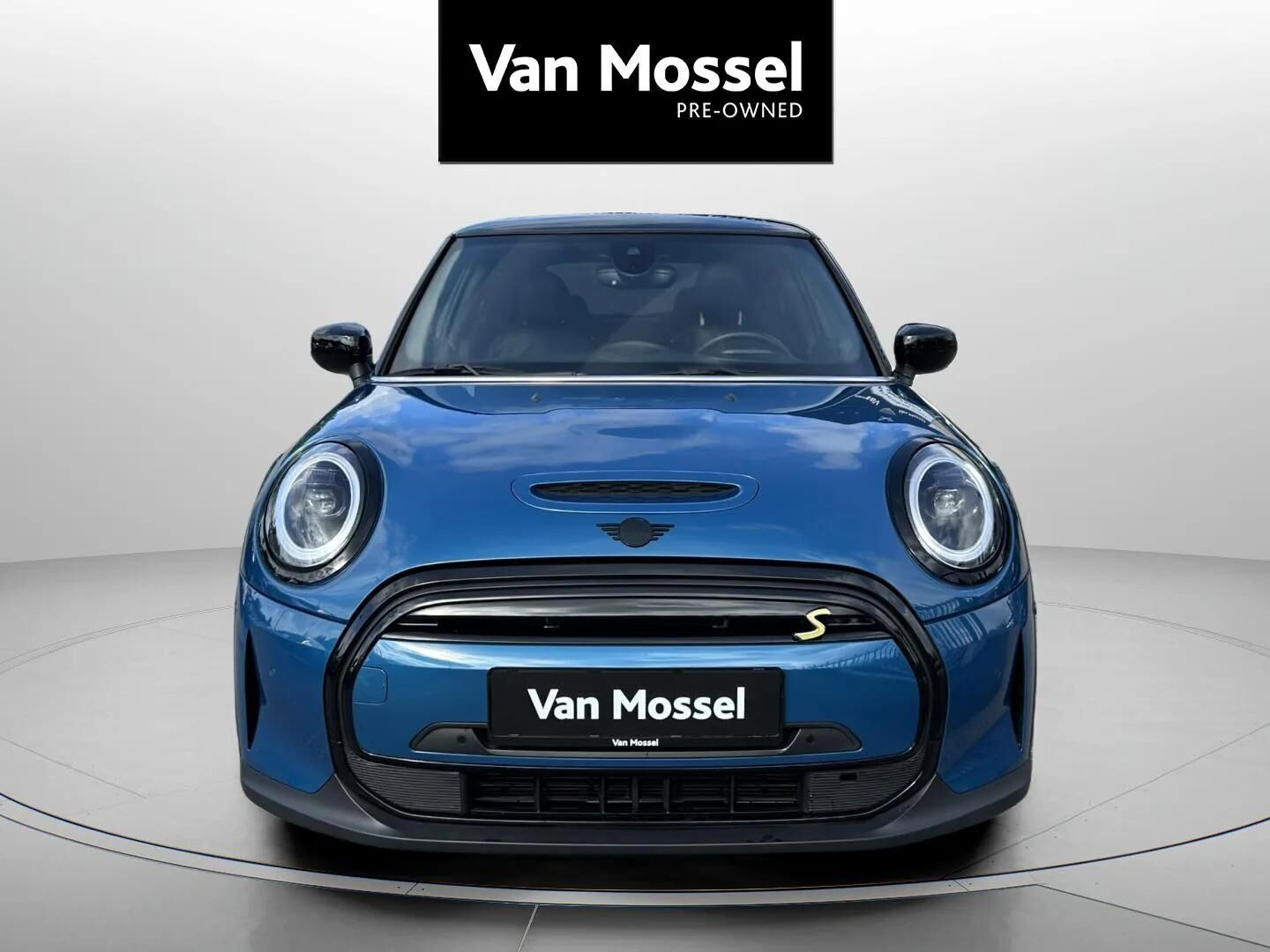Blå Mini Cooper fra 2024