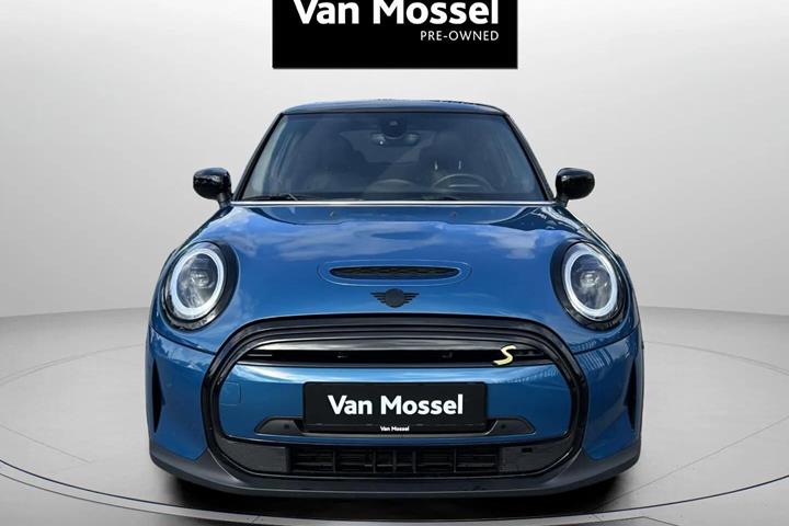 Blå Mini Cooper fra 2024