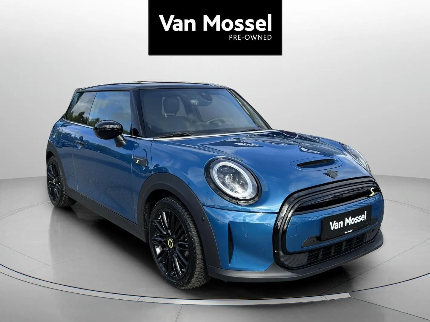 Blå Mini Cooper fra 2024