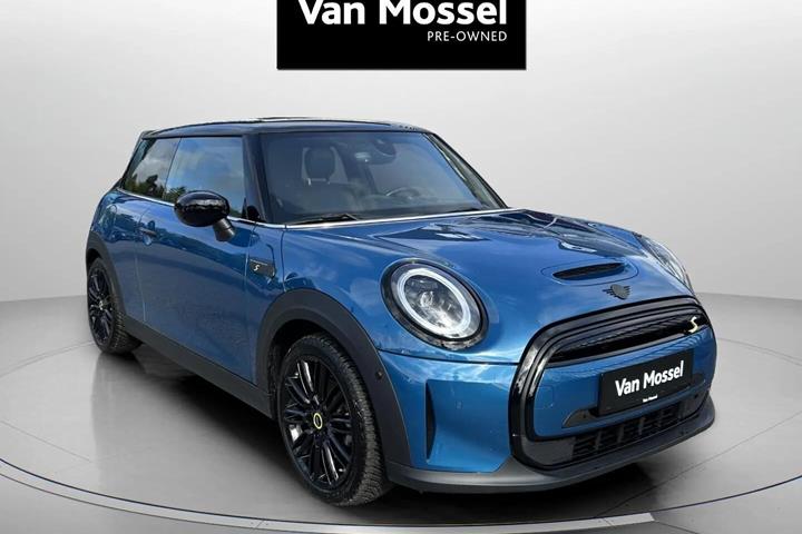 Blå Mini Cooper fra 2024