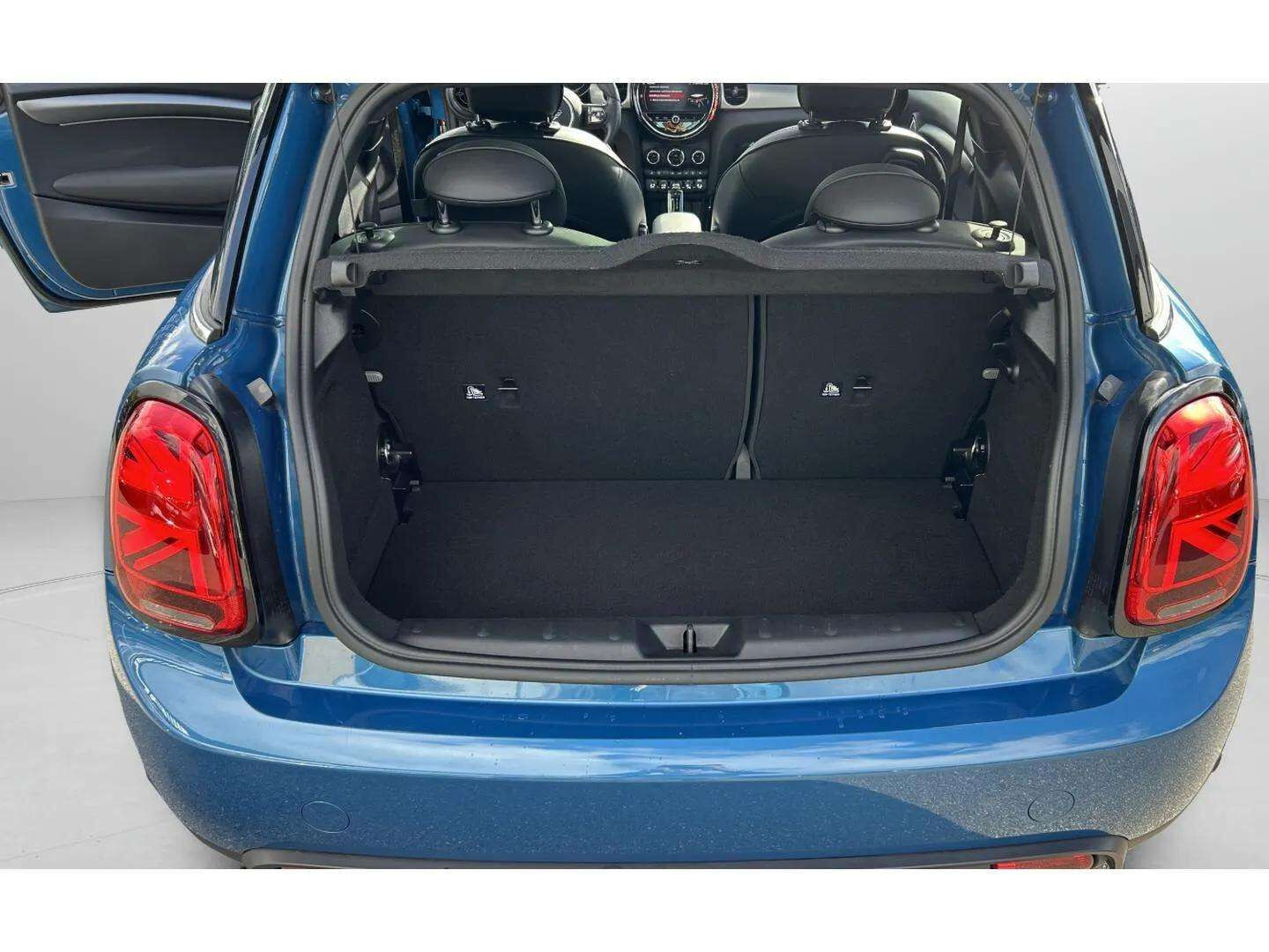 Blå Mini Cooper fra 2024