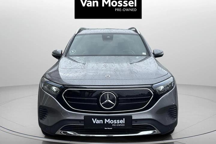 Grå Mercedes EQB250+ fra 2023