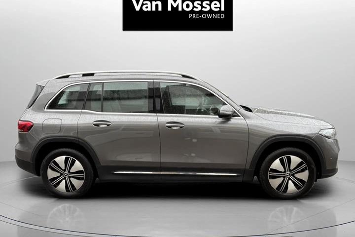 Grå Mercedes EQB250+ fra 2023