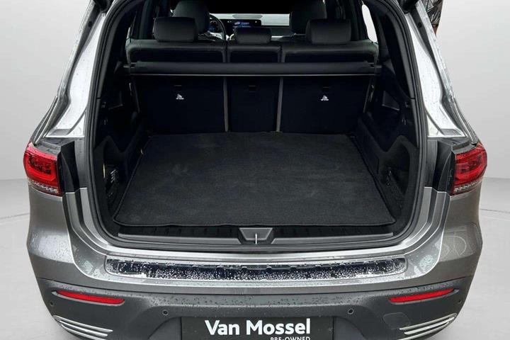 Grå Mercedes EQB250+ fra 2023