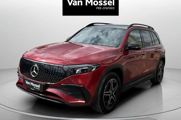 Rød Mercedes EQB250+ fra 2025