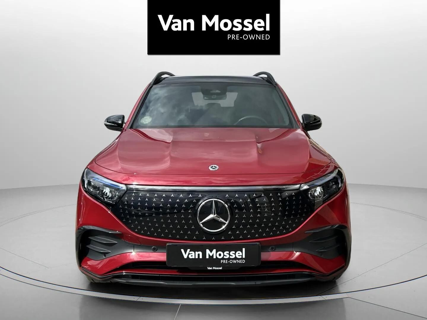 Rød Mercedes EQB250+ fra 2025