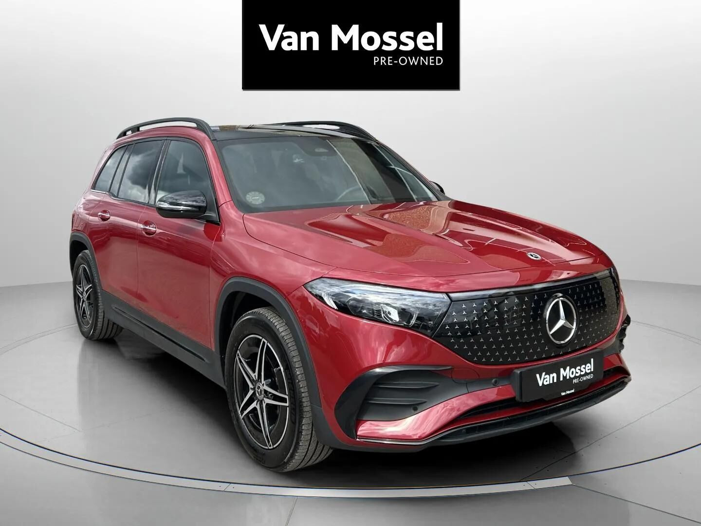 Rød Mercedes EQB250+ fra 2025