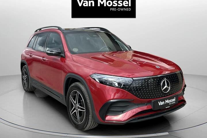 Rød Mercedes EQB250+ fra 2025