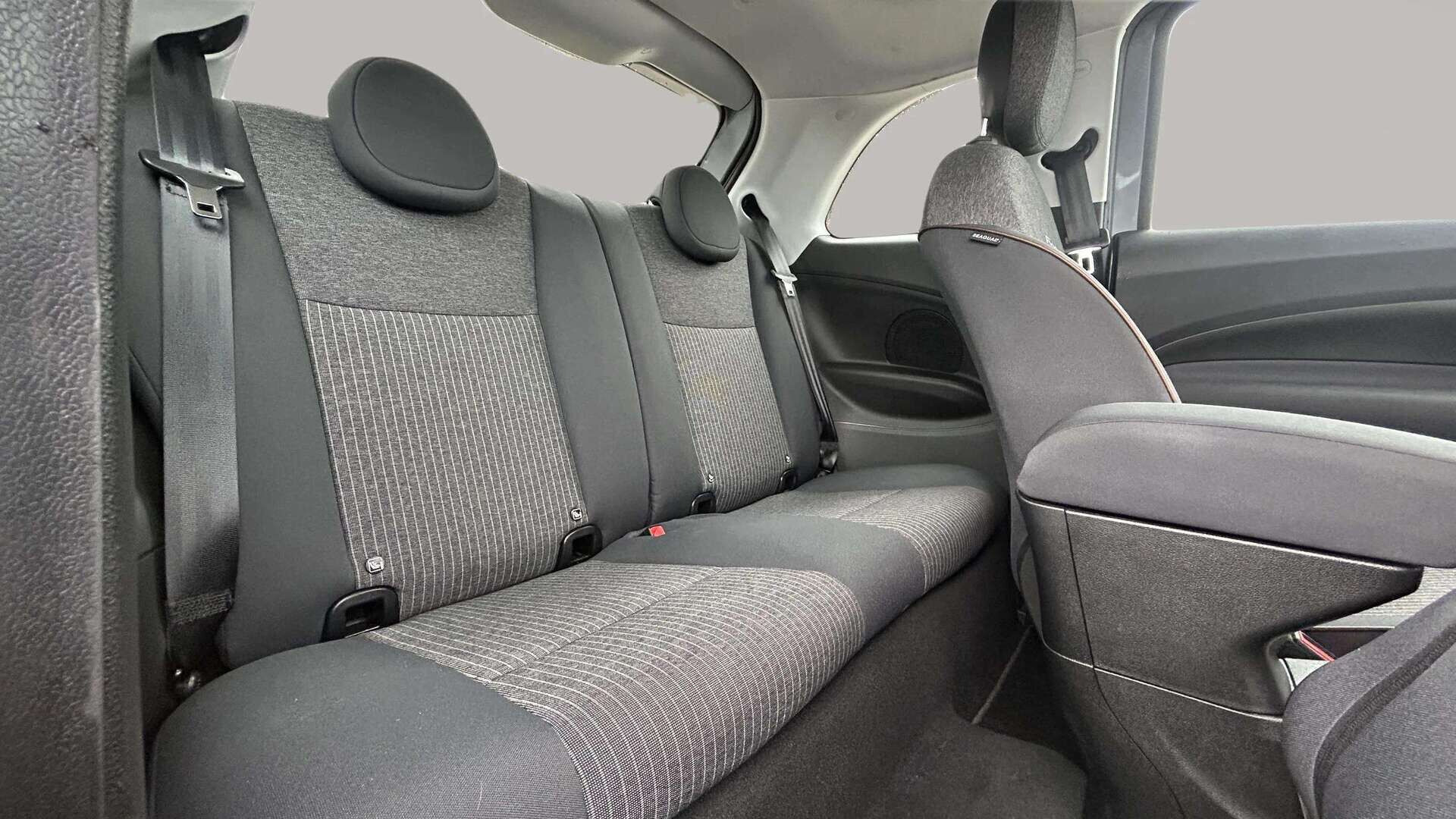 Grå Fiat 500e fra 2022